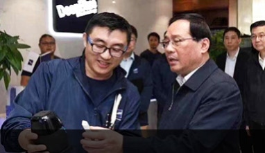 上海市长到访人工智能企业深兰科技